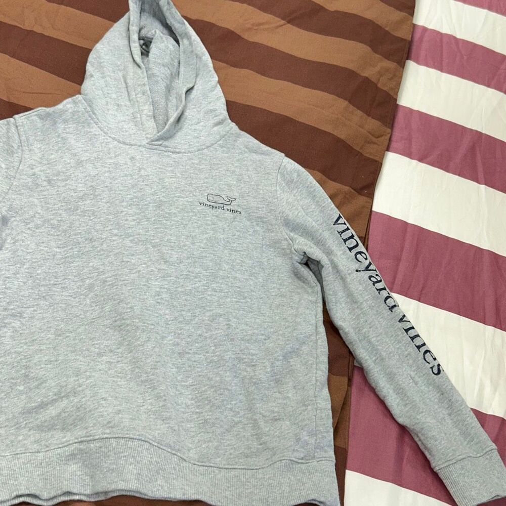 Vineyard vines boys hoodie size S 8/10